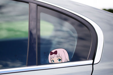 Chika Fujiwara Peeking